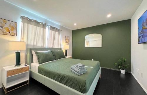 Universal City House | 2BR Suite in the Heart of Hollywood -BR5