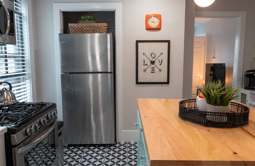 Beverly Apartment | 2BR Suite|Minutes to Salem|Steps to Ocean 4KTV|Fast Wifi|
