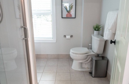 Beverly Apartment | 2BR Suite|Minutes to Salem|Steps to Ocean 4KTV|Fast Wifi|