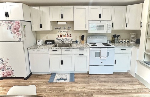 Newport Condo | 2BR Sunshine Town Condo