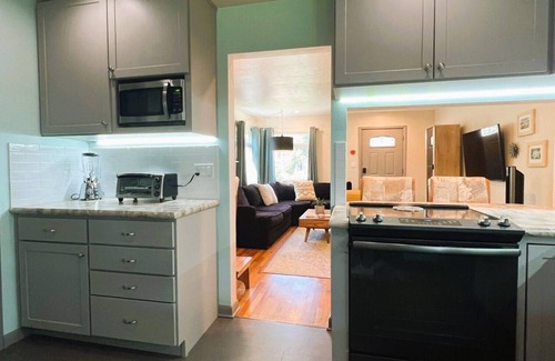 Old Town Cottage | 2BR Urban Retreat Close to Downtown: Yard, Patio, Modern Amenities
