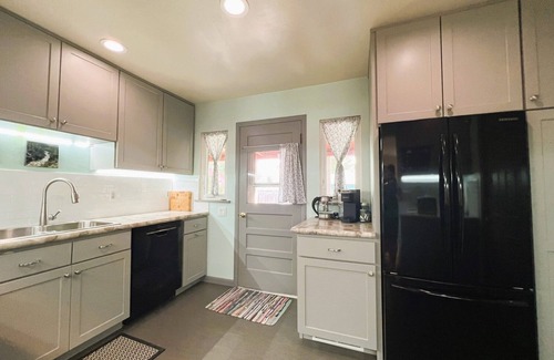 Old Town Cottage | 2BR Urban Retreat Close to Downtown: Yard, Patio, Modern Amenities