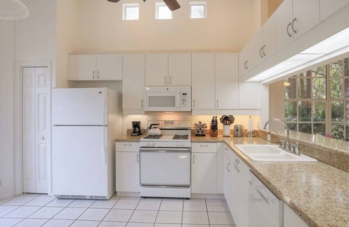 Braden River House | 2BR villa centrally located in University Park - Forest View