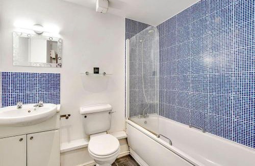 St. Leonard's Apartment | 2BR w WiFi in Vibrant Streatham