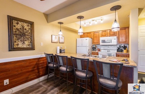 Branson House | 2BR Walk-In Condo - Near the 76 Strip - Pool - FREE TICKETS INCLUDED - CLC-7