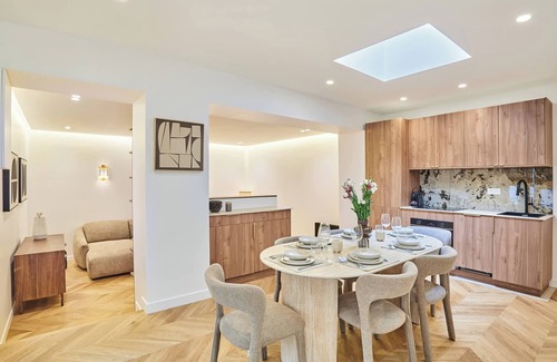 Hopital Saint-Louis Apartment | 2BR With AC Canal Saint-martin