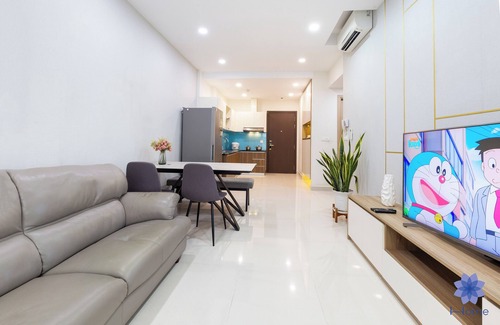 Phu Nhuan Apartment | 2Brs Apartment near Tan Son Nhat Airport, Free Gym & Pool