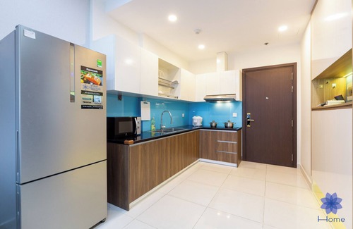 Phu Nhuan Apartment | 2Brs Apartment near Tan Son Nhat Airport, Free Gym & Pool