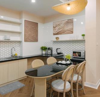 Hai Ba Trung Apartment | 2BRs Sword Lake Washer-DryerKitchen NetflixTV