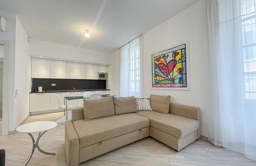 Cannes City Centre Apartment | 2D Tony Allard