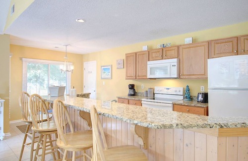 Sea Trail Condo | 2F Colony at Oyster Bay Golf View Condo 3 Miles to Sunset Beach