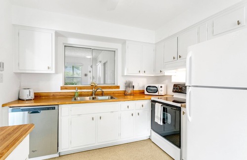 Florida North Atlantic Coast House | 2miles 2 Beach-2 King Beds-Mid-century Modern