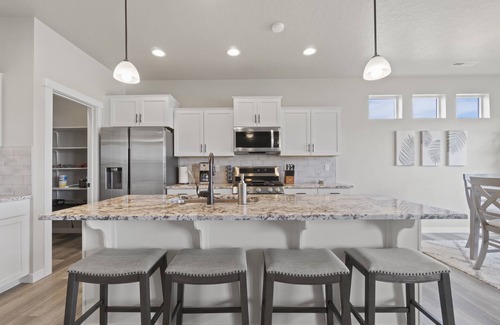Nampa House | 2min>Ridgevue*1800ft²*King*FirePlace*600Mbps