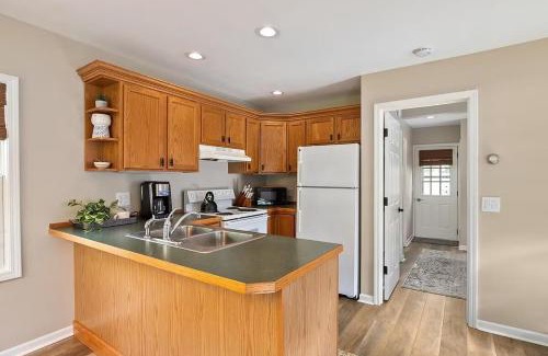 Saugatuck House | 2min walk downtown-Pet Friendly-Offstreet Parking