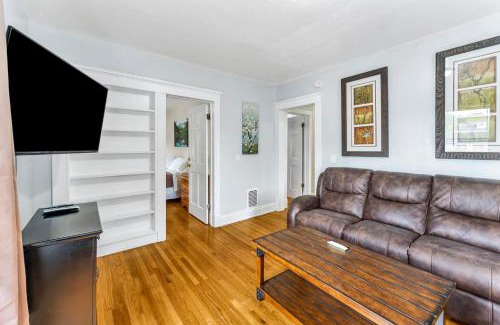 Oneonta Apartment | 2nd Base Apt 2 All Star Baseball Rentals