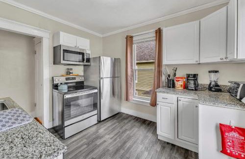 Oneonta Apartment | 2nd Base Apt 2 All Star Baseball Rentals