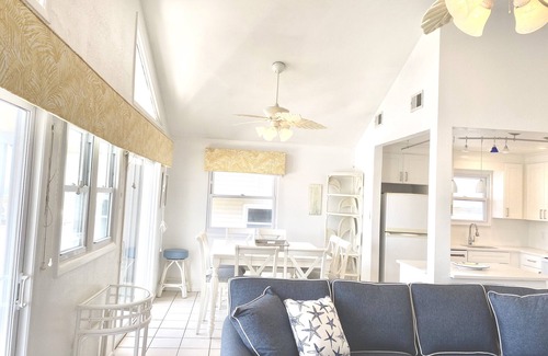 South End House | 2nd Fl Beachfront Panoramic Ocean Views sleeps 12 Pets