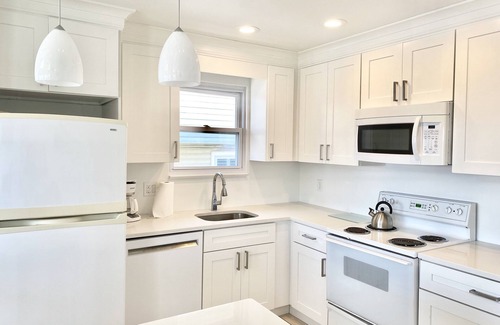 South End House | 2nd Fl Beachfront Panoramic Ocean Views sleeps 12 Pets