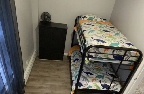 Irvington Apartment | 2nd floor Accommodating Contemporary Clean and safe 3 bedroom Apartment