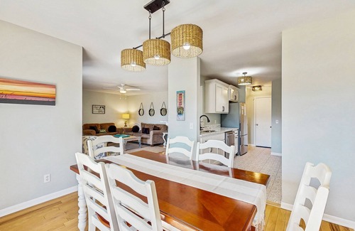 Ocean Ridge Condo | 2nd-floor Condo retreat with screened porch and golf course views