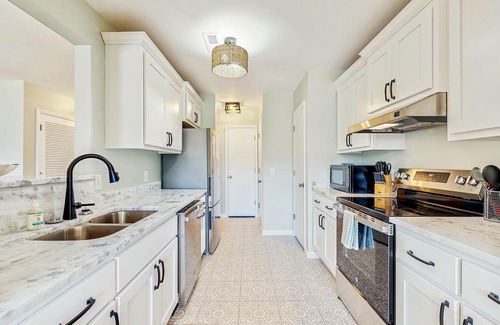 Ocean Ridge Condo | 2nd-floor Condo retreat with screened porch and golf course views