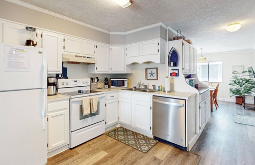 Holden Beach Condo | 2nd-floor condo with ocean views, outdoor pool, tennis & beach access - dogs OK