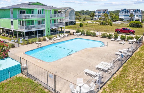 Holden Beach Condo | 2nd-floor condo with ocean views, outdoor pool, tennis & beach access - dogs OK