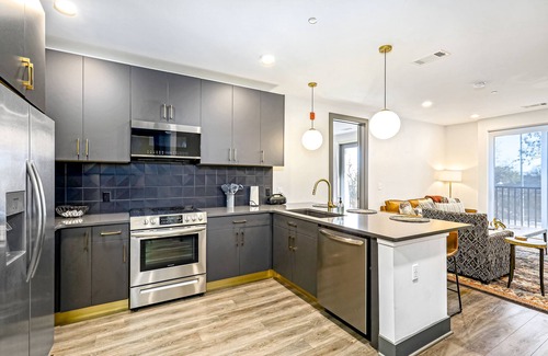Rolling Mill Hill Condo | 2nd-floor downtown condo near top attractions with balcony, rooftop lounge, gym