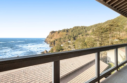 Otter Rock Condo | 2nd-floor oceanfront condo w/hot tub, pool, ocean view, wood-burning fireplace