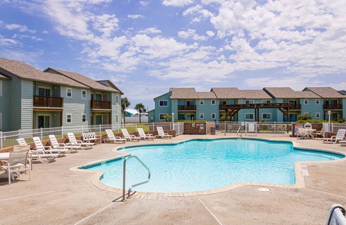 Port Aransas Condo | 2nd Floor, Shared Pool, Hot Tub, Near Marina, Golf Cart Access