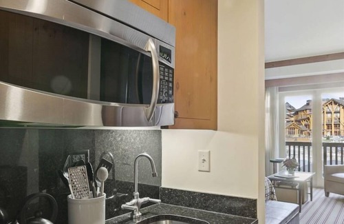 Stowe Area Apartment | 2nd Floor Studio in The Lodge at Spruce Peak
