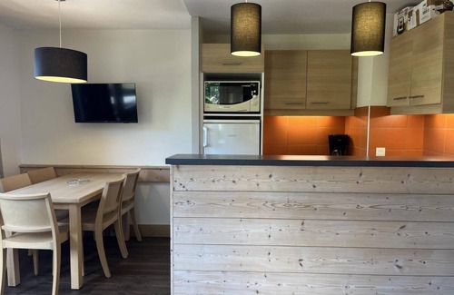 Plagne 1800 Apartment | 2nd floor, swimming pool, balcony, tv, ski locker, 30m², La Plagne