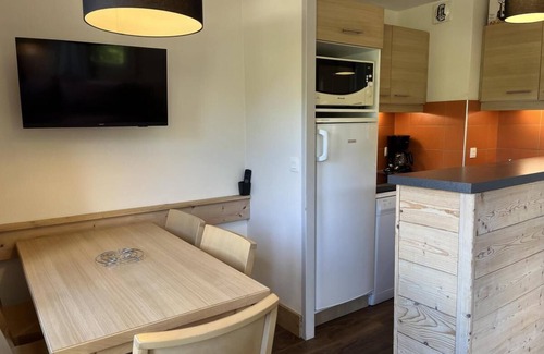 Plagne 1800 Apartment | 2nd floor, swimming pool, balcony, tv, ski locker, 30m², La Plagne