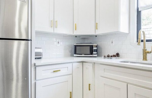 East New York House | 2nd Floor Unit · NY Large Private 3BD WshDyr/Parking/5min train