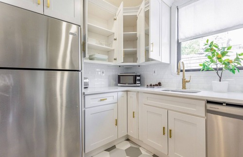 East New York House | 2nd Floor Unit · NY Large Private 3BD WshDyr/Parking/5min train