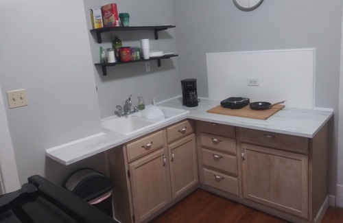 Oak Park House | 2nd floor unit w/ 2 bedrooms/ 1 bath/ kitchen a gym and a deck