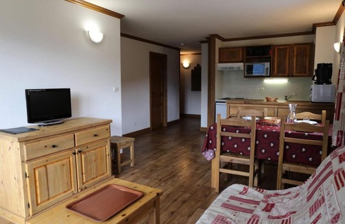 Aussois Apartment | 2nd floor, view open, balcony, tv, ski locker, 50m², Aussois