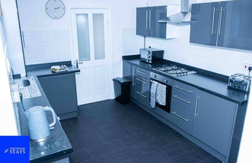 Walsall Apartment | 2ndHomeStays Walsall – Scenic Stay for 7-8 Guests!