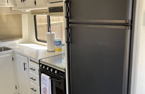 Moreno Valley House | 2RV/Stunning and comfortableCamper/private/freeparking/internet and Netflix