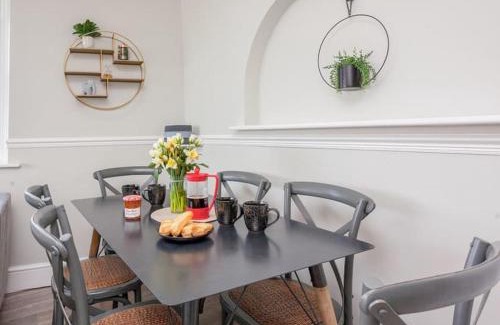 Hele Apartment | 2TheVilla - Great views, 3 bedrooms, parking, central location