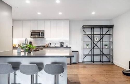 Menlo Park Apartment | 2x2BA Infamous Sandhill pool BBQ