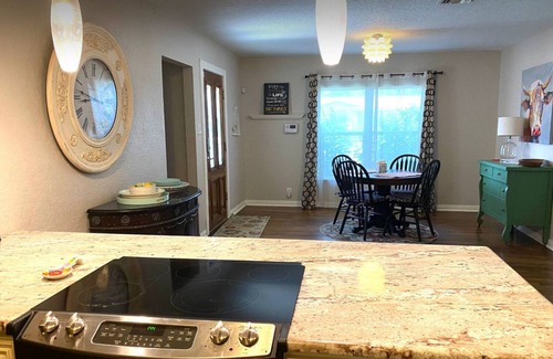 Alamo Heights House | 3/1 + Office/Lg Yard, Short Term Leases