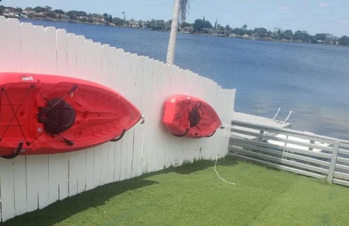 Hollywood House | 3/2 Lake House - Water Activities And Docking Area 2