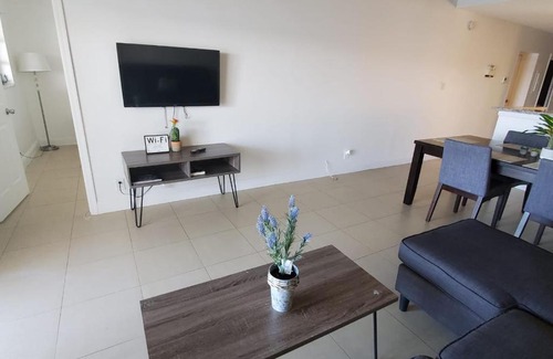 Hollywood House | 3/2 Lake House - Water Activities And Docking Area 2