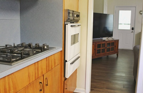 Lake Charles House | 3/2 on 1 acre on main road close to Casinos, Restaurants & Plants!