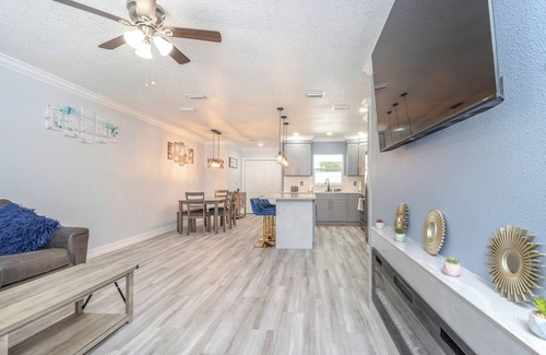 Egypt Lake-Leto House | 3/2 Renovated Wifi/HotTub
