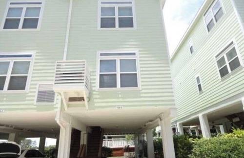 Carrabelle Condo | 3/3 Condo across from the River! Close to beaches!