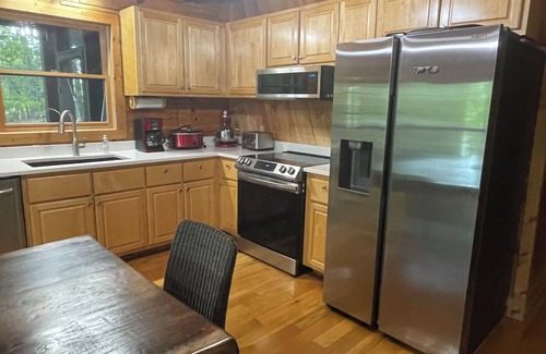 Dawsonville Cabin | 3-4 Bedroom Lake Front Cabin for any season! Perfect Large Family Retreat!