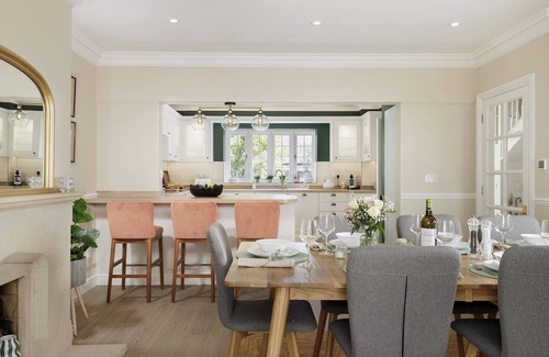 Stow-on-the-Wold Cottage | 3 & 4 Hawthorn Cottages - a cottage that sleeps 9 guests in 5 bedrooms