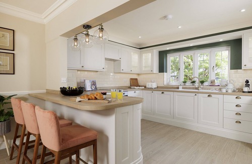 Stow-on-the-Wold Cottage | 3 & 4 Hawthorn Cottages - a cottage that sleeps 9 guests in 5 bedrooms